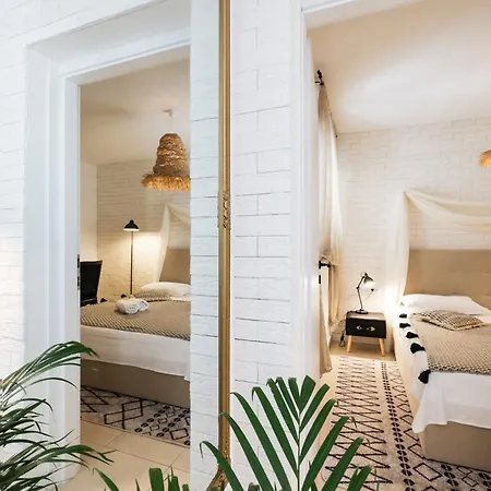 Della Apartment