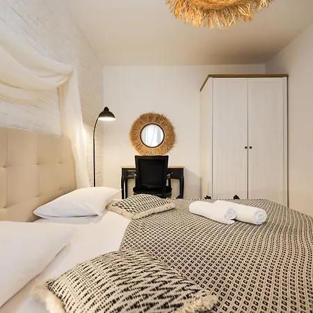 Apartament Della