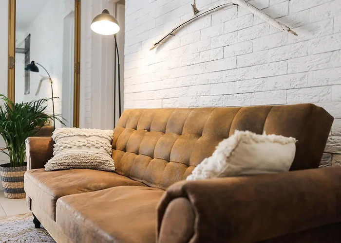 Della * ביוגראד נה מורו