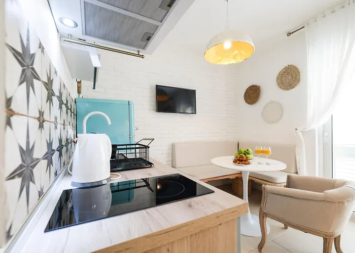 Della דירה ביוגראד נה מורו