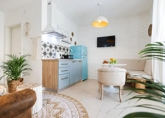 Della ביוגראד נה מורו