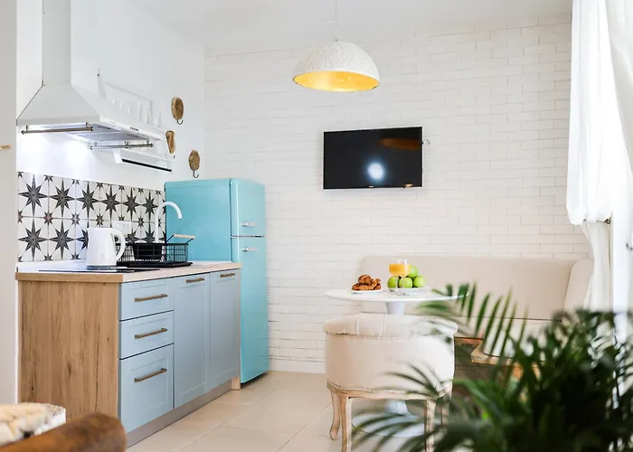 Della * ביוגראד נה מורו