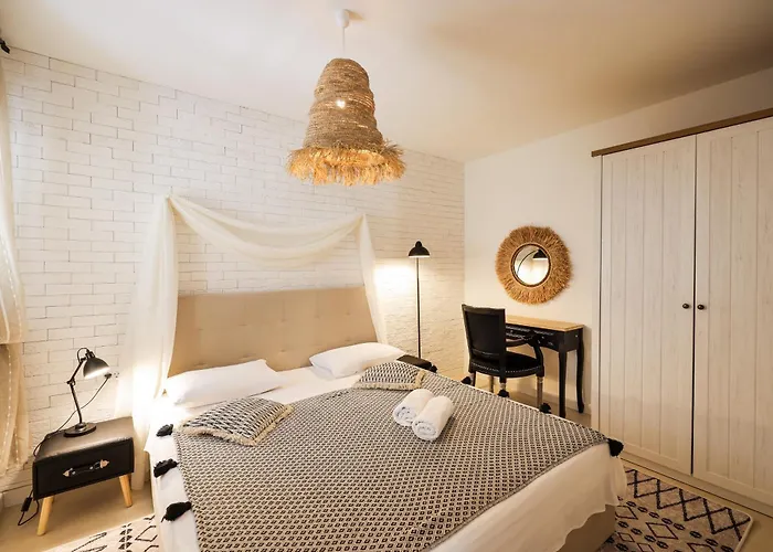 דירה Della ביוגראד נה מורו